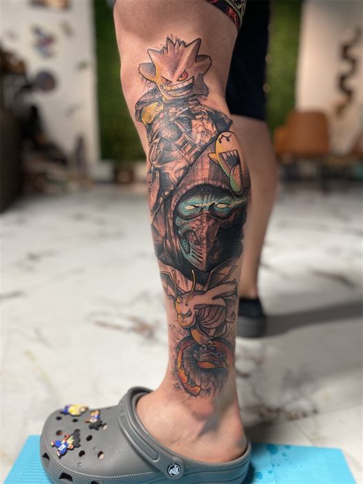 Leg sleeve with roses in colour