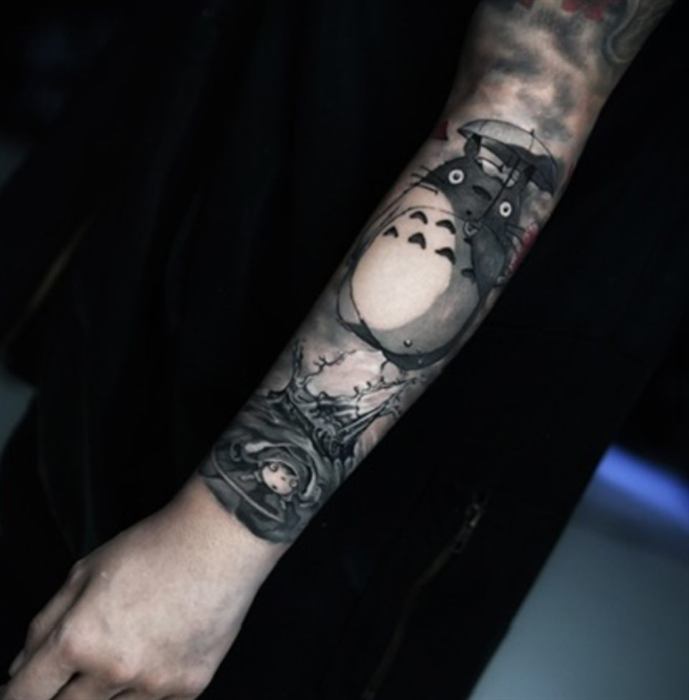Character sleeve in black and grey