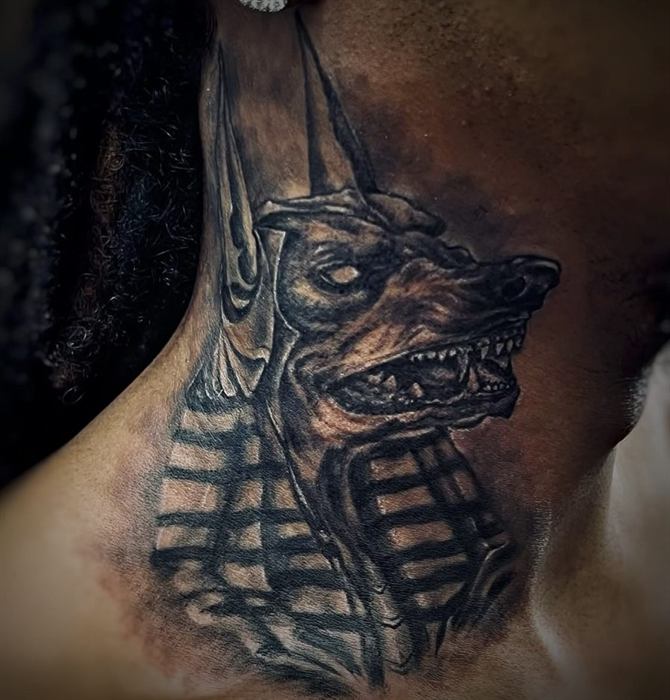 Anubis on the neck in black and grey