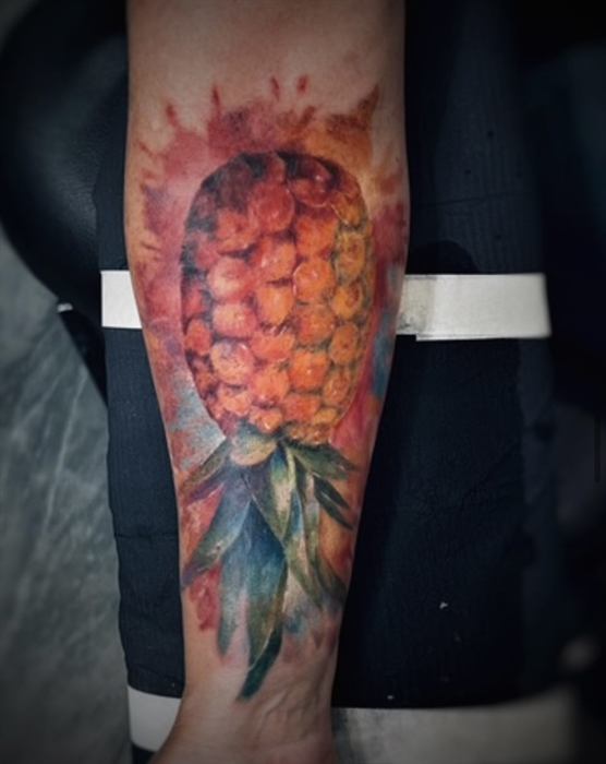 Watercolour pineapple in colour