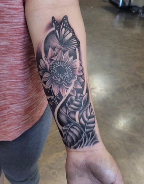 Sunflower forearm in black and grey